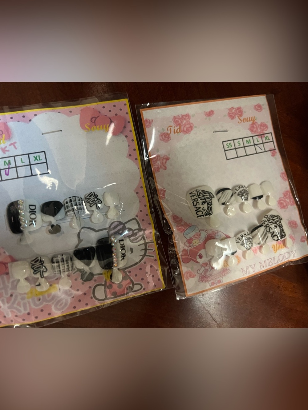 Black and White Graphic Press-On Nail Sets with Glue